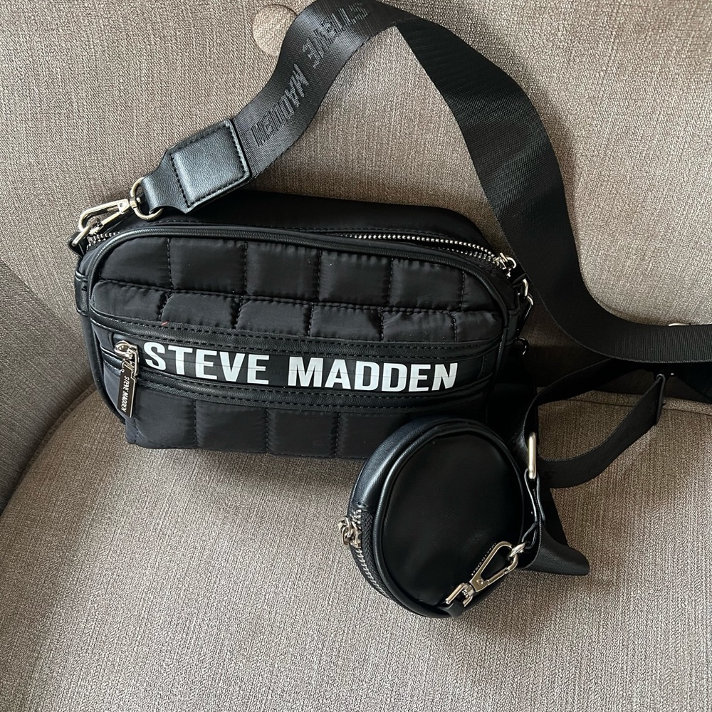 Black Steve Madden Baida Crossbody Purse / Camera Bag